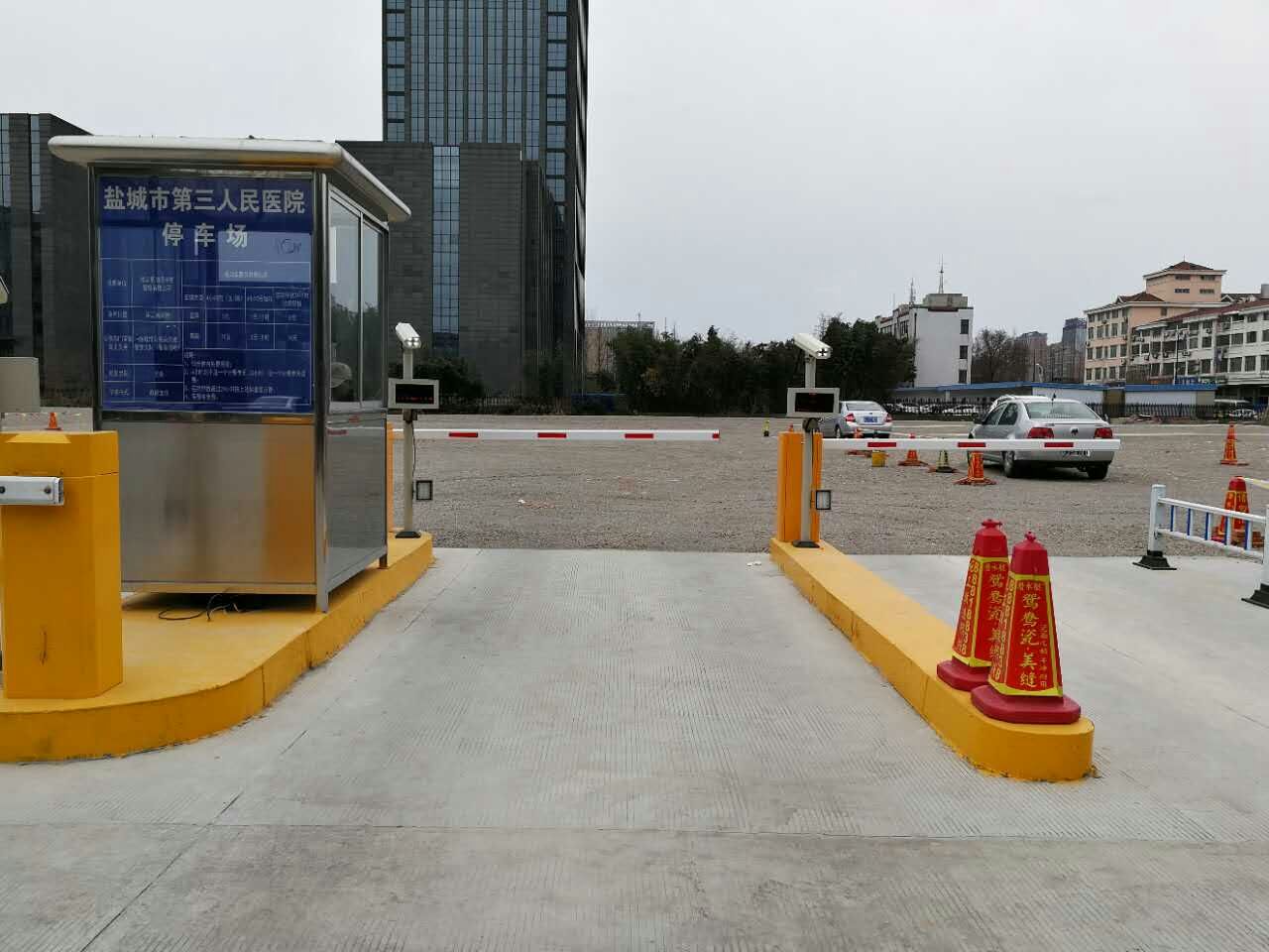 鹽城南三院（車牌識(shí)別）